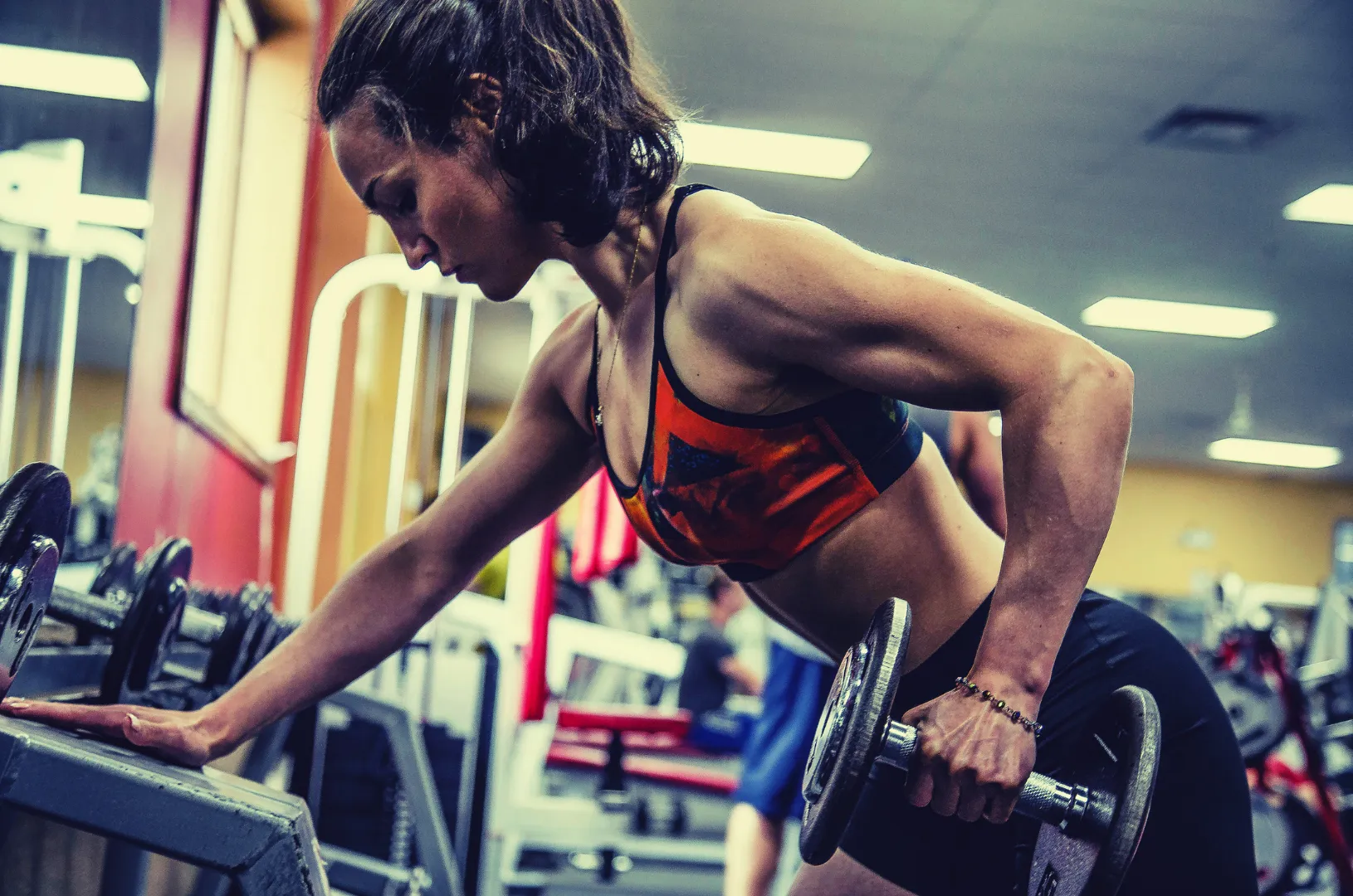 mulher treinando academia runner