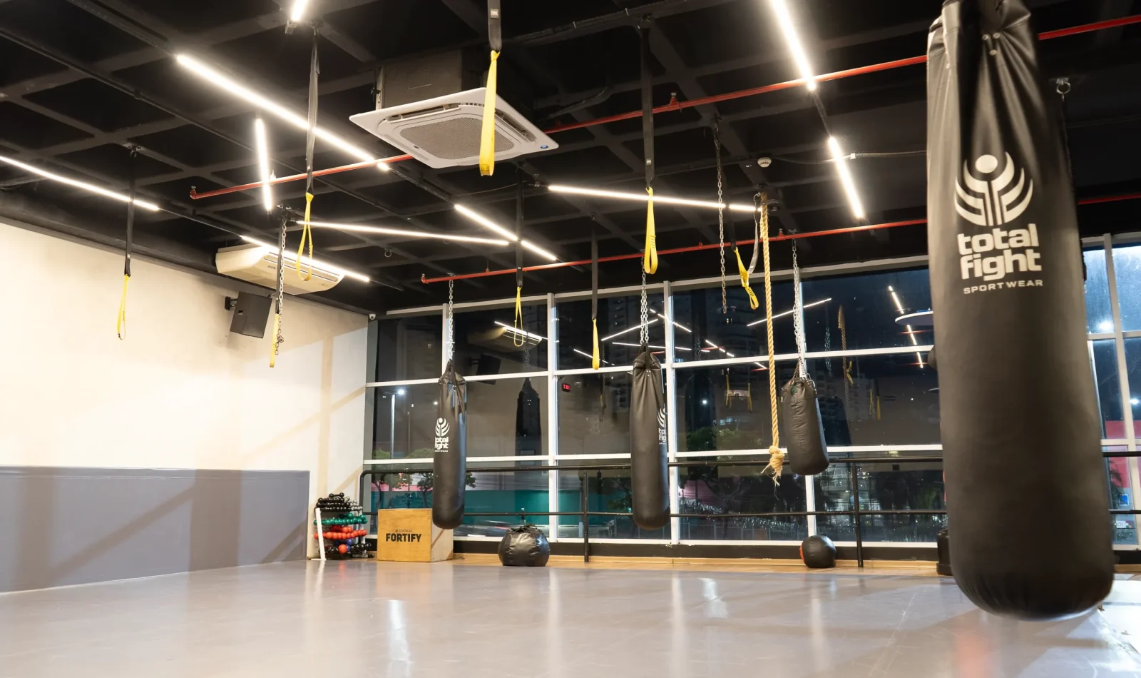 area acdemia runner mogi fit